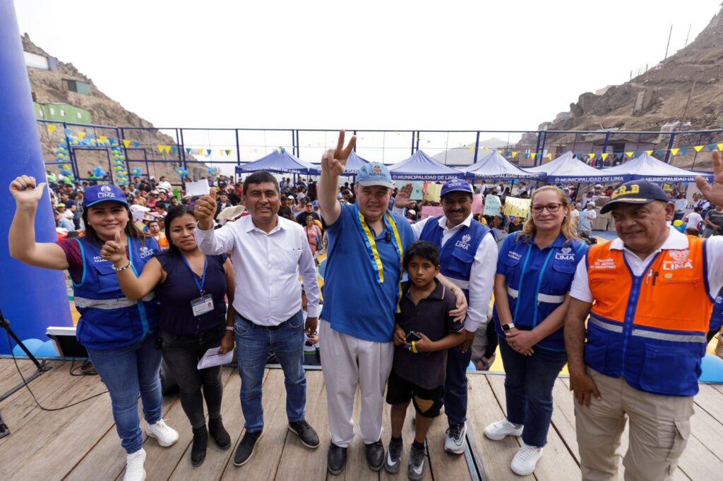 ALCALDE DE LIMA INAUGURA LOSA DEPORTIVA EUCALIPTOS EN EL RÍMAC