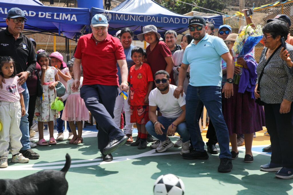 ALCALDE DE LIMA INAUGURA LOSA SAN JUAN DE DIOS EN INDEPENDENCIA